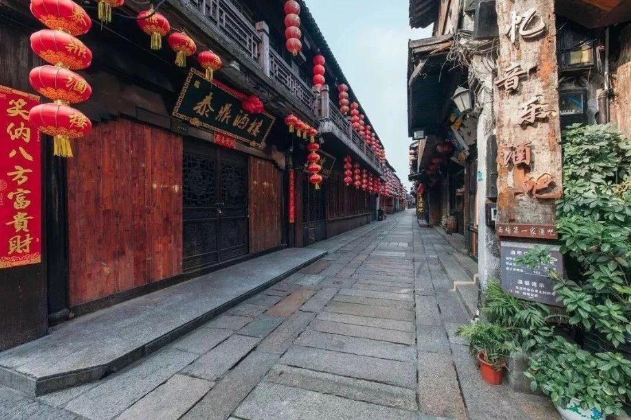 物业公司回应业主被监控近2年，物业为什么如此猖狂呢？该不该取缔物业呢？